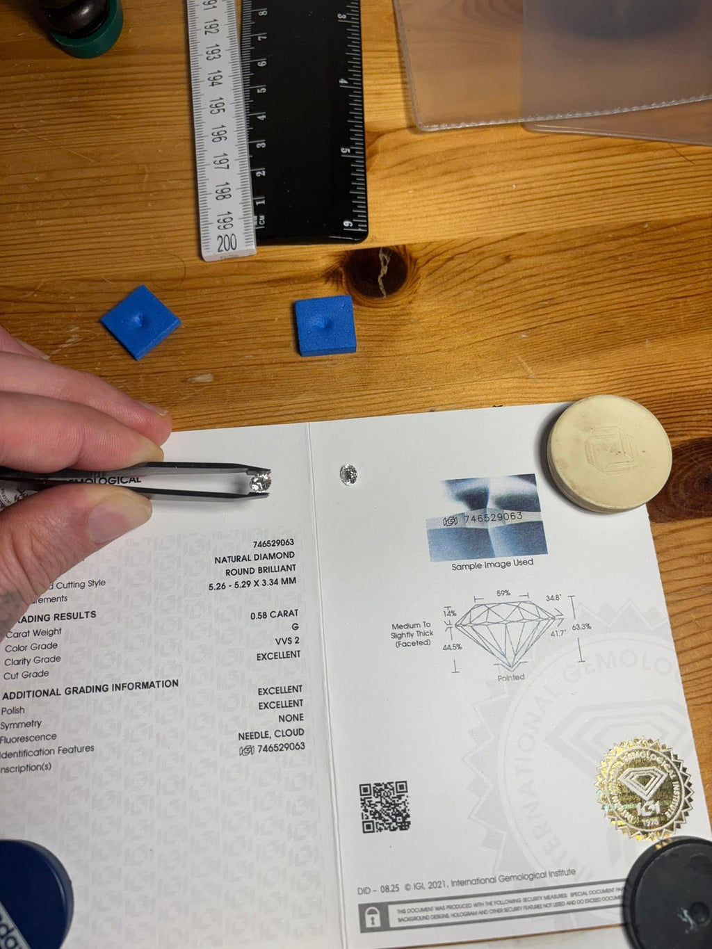 MATCHING PAIR – 1.14 CT TOTAL WEIGHT · ROUND BRILLIANT · G / VVS2 · GIA & IGI CERTIFIED · LASER-VERIFIED