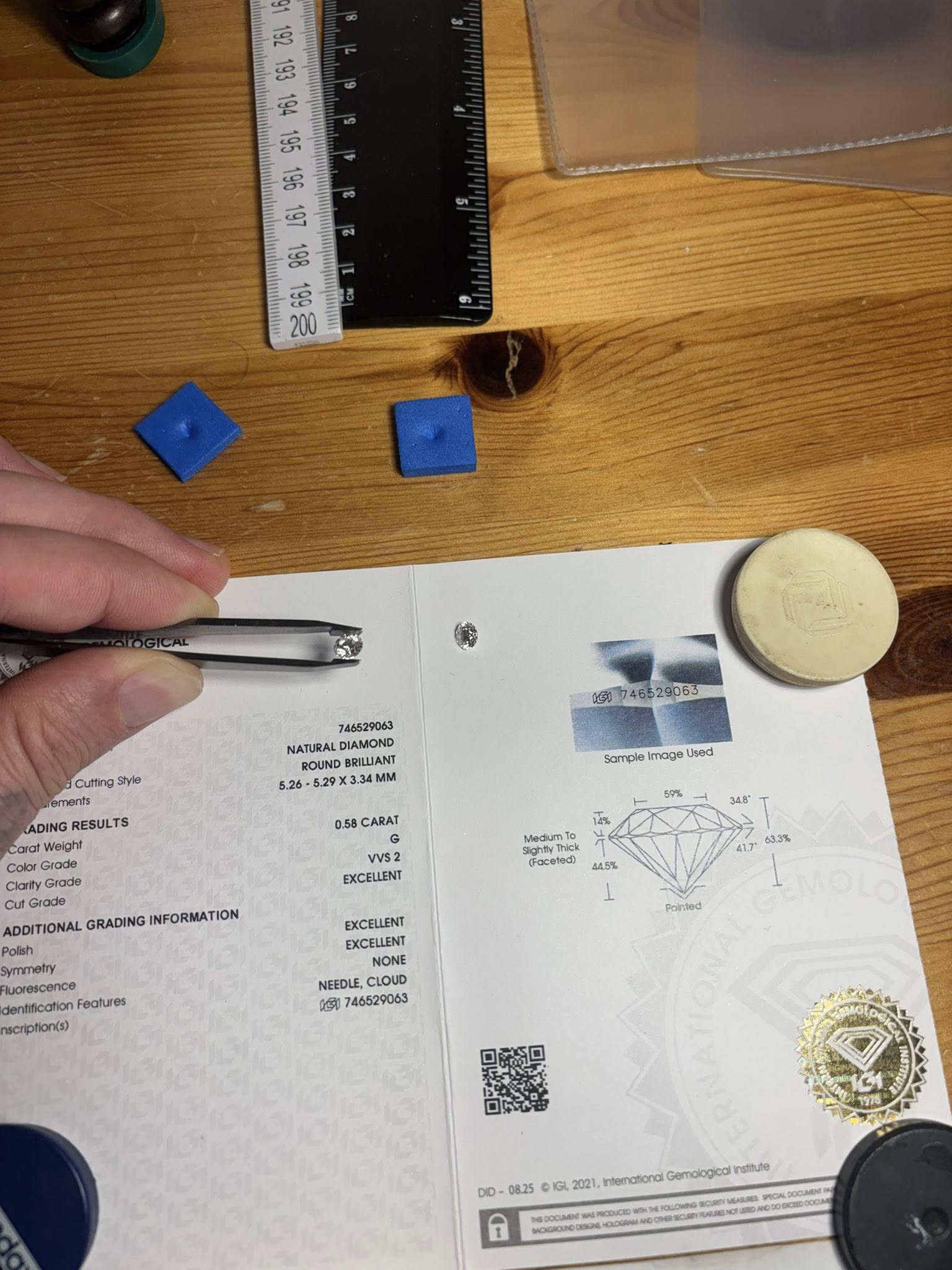 MATCHING PAIR – 1.14 CT TOTAL WEIGHT · ROUND BRILLIANT · G / VVS2 · GIA & IGI CERTIFIED · LASER-VERIFIED